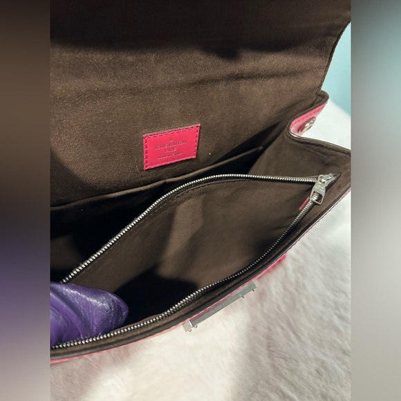 Louis Vuitton EUC Cluny BB in Hot Pink Epi Leather Crossbody/ Top Handle - Picture 11 of 13